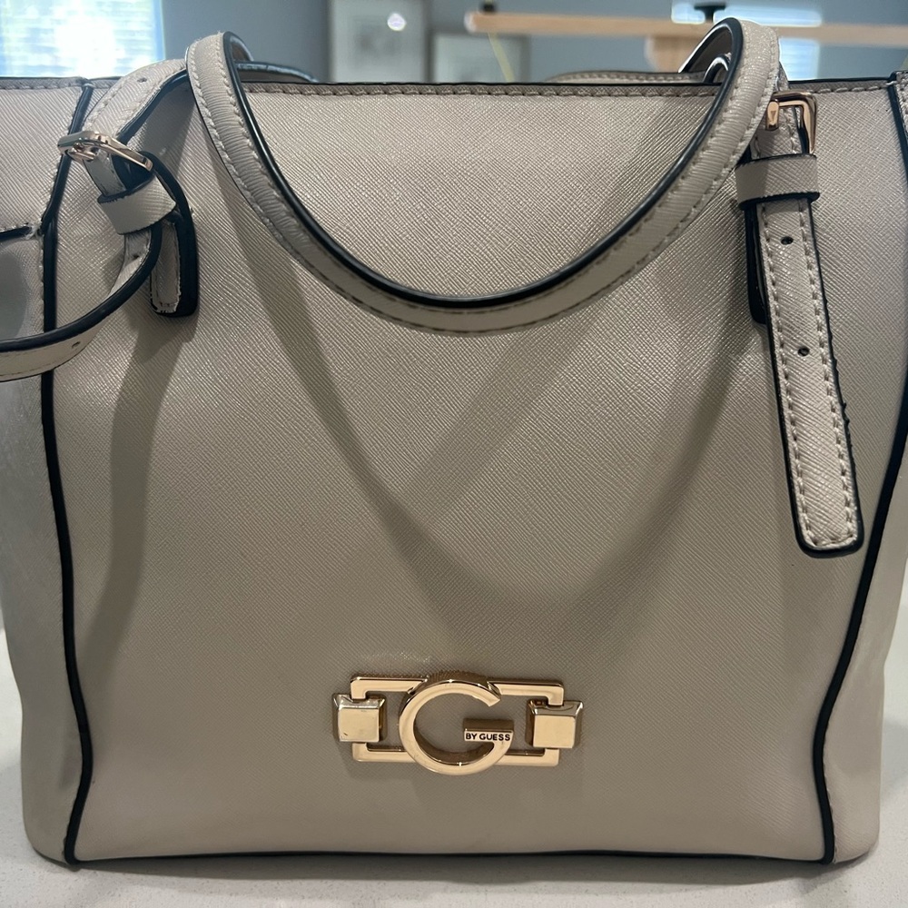 Guess, beige medium purse